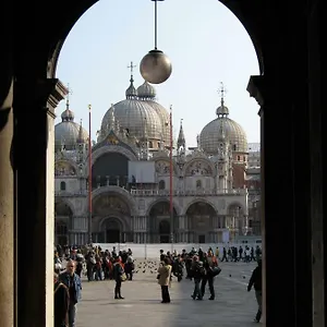 Melusina Bocca Di Piazza Historical Center Venise